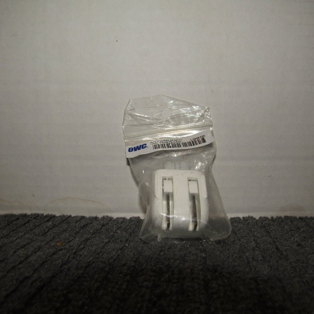 Apple Duckhead flip plug